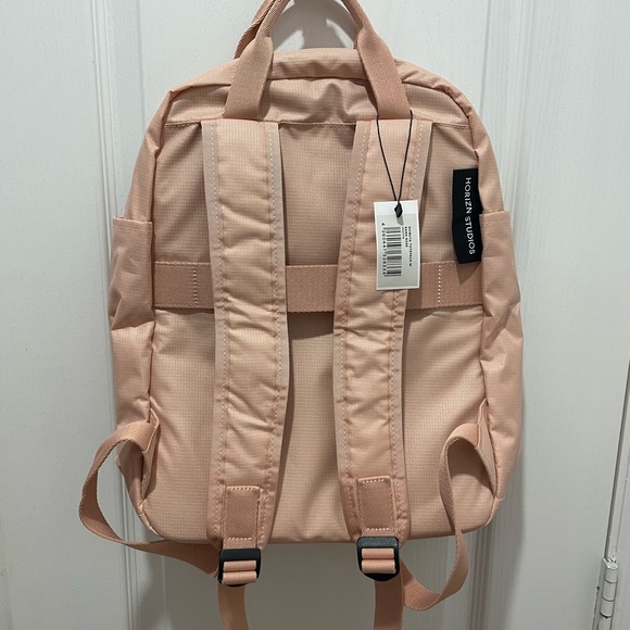 Horizn Studios lightweight, water-repellent, sustainable backpack. - Picture 3 of 7